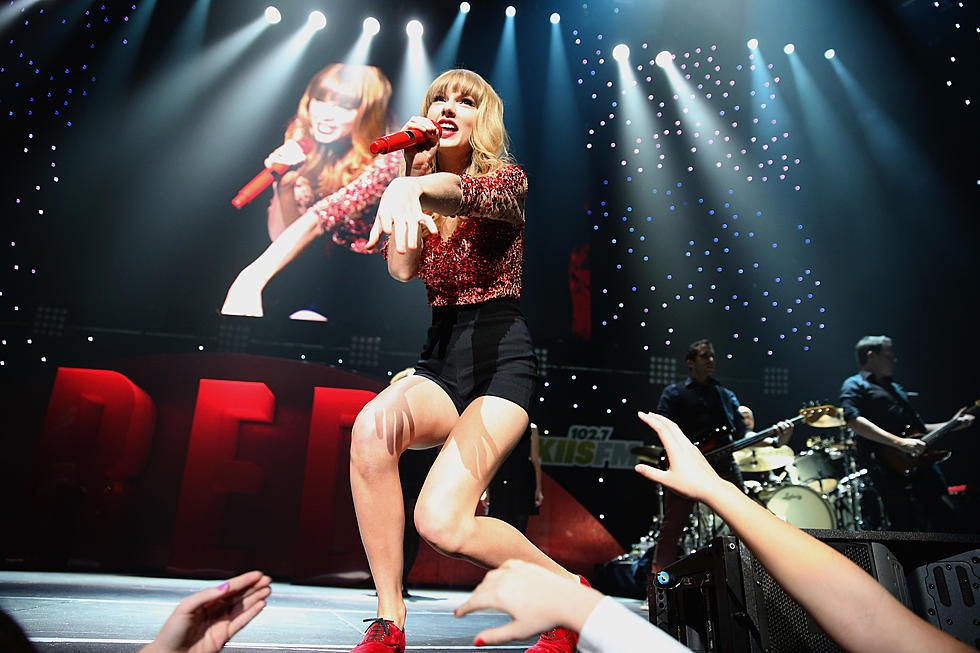 Guy Loses His Mind After Taylor Swift Touches His Hand [VIDEO]