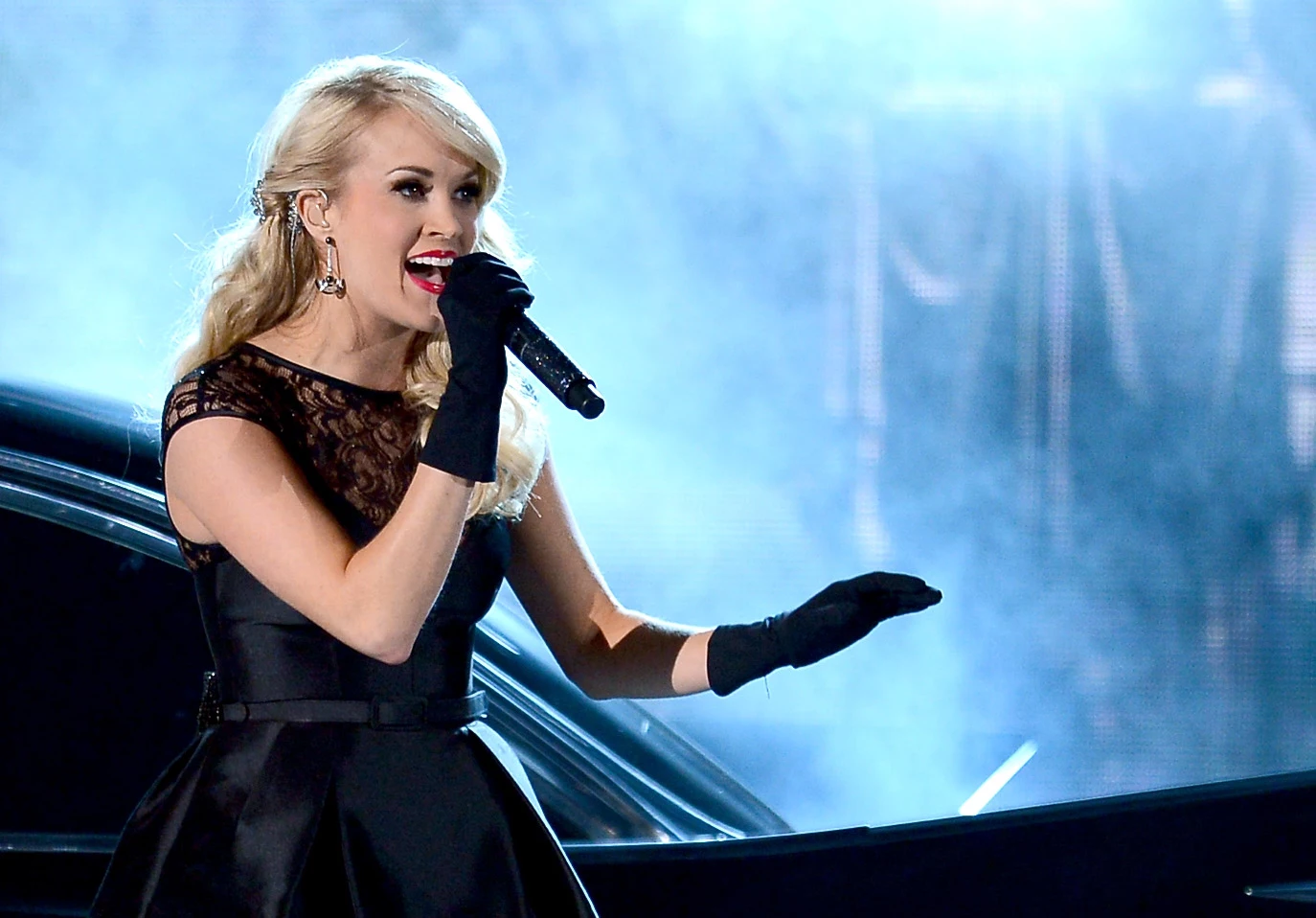 Carrie Underwood replaces Faith Hill as voice of SNF 