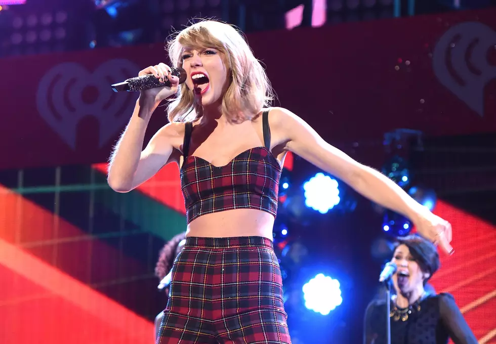 Taylor Swift&#8217;s &#8216;Blank Space&#8217; and &#8216;Style&#8217; Mashed Together In Perfect Harmony [VIDEO]