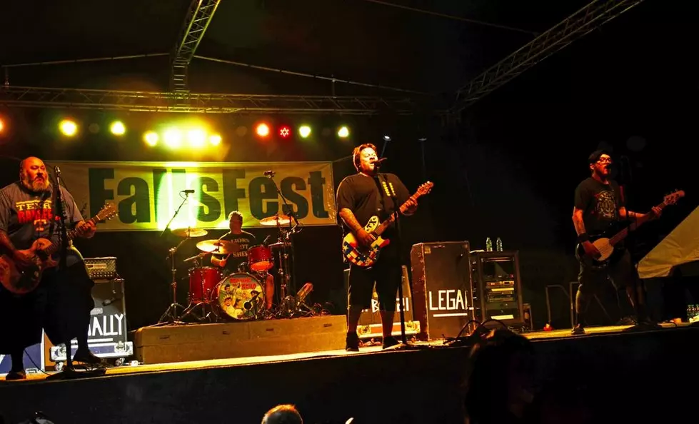 Watch Bowling For Soup Perform ‘1985’ at FallsFest [VIDEO]