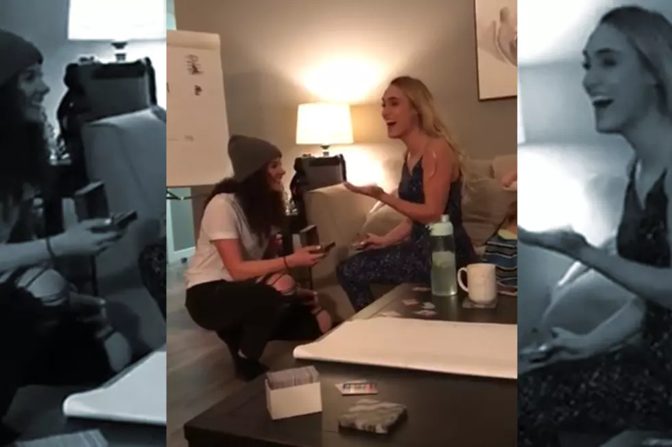 Texas Couple Picks the Same Time to Propose to Each Other [VIDEO]