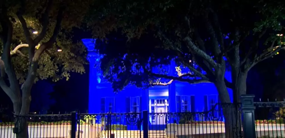 Texas Governor Lights Up To Back the Blue