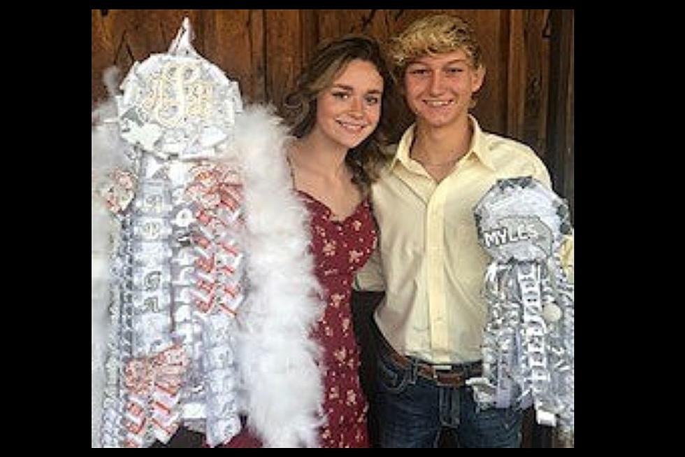 Texas Homecoming Mums Are Completely Insane But WE LOVE THEM!