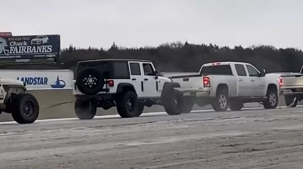 VIDEO: Trucks and Jeeps Join to Tow Semi-Truck on Icy TX FRWY