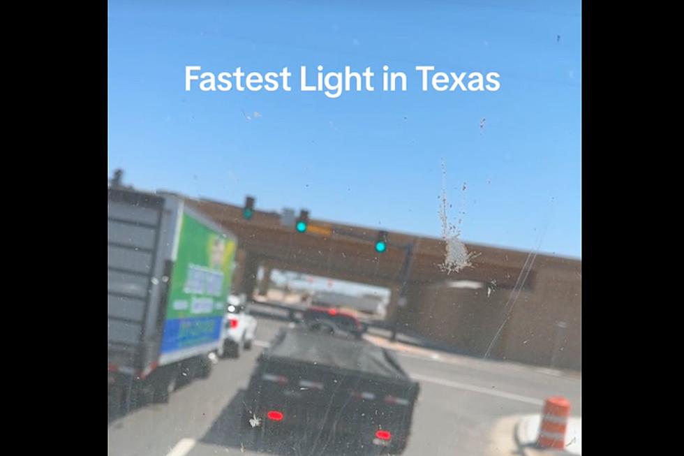 [VIDEO] Is This the Fastest Traffic Light in the State of Texas?