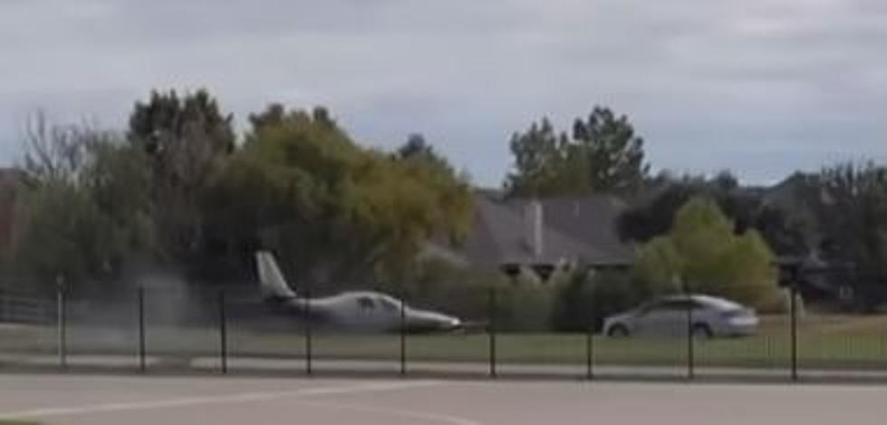 Emergency Landing in Texas: A Small Plane Crashes Into Car[VIDEO]