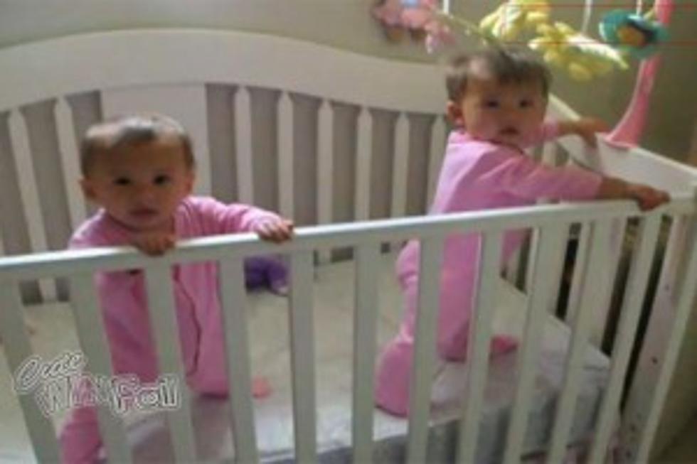 Twin Babies Sneeze At the Same Time [VIDEO]
