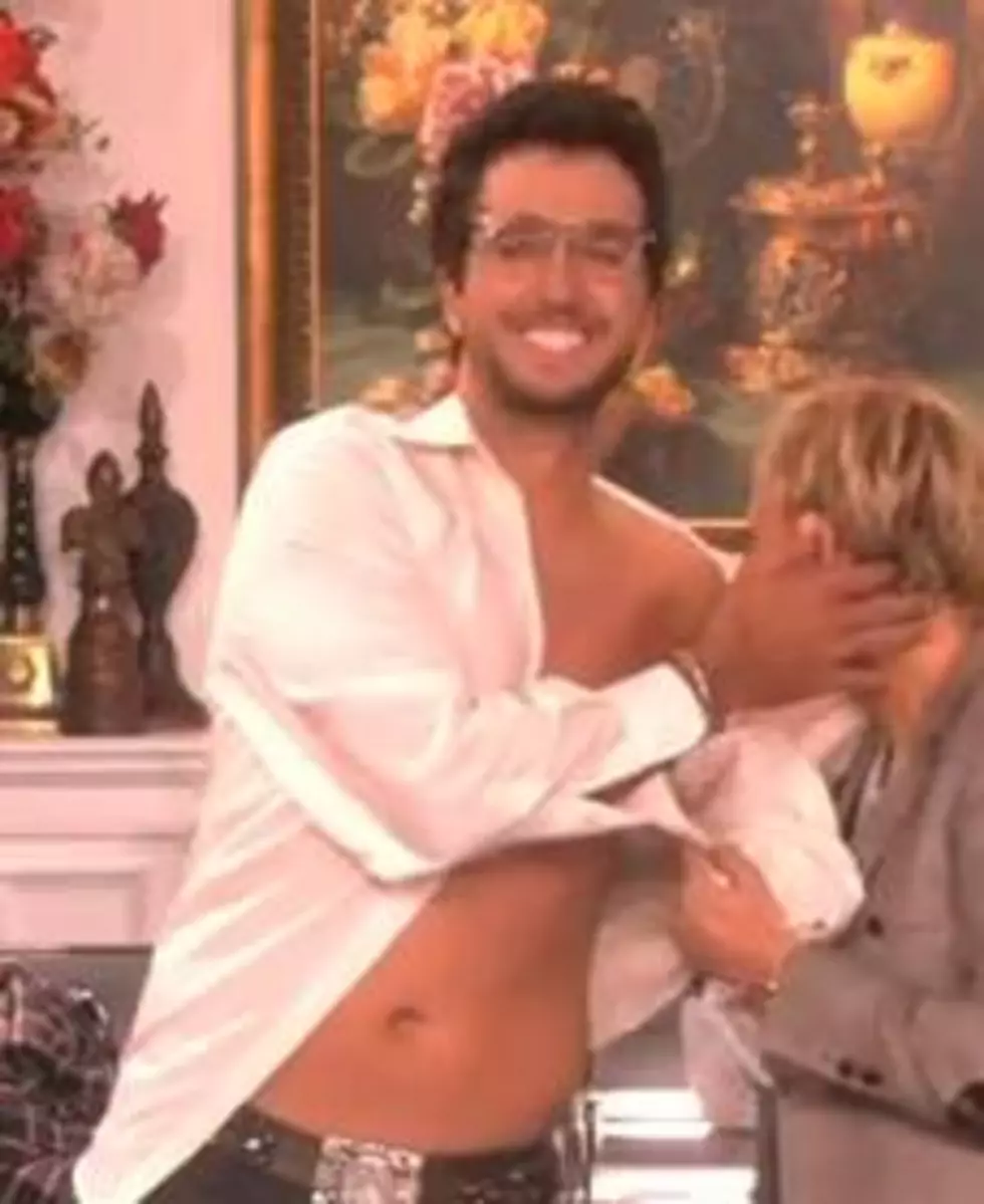 Luke Bryan Rips His Shirt Off &#8220;What You&#8217;re Smelling Is All Me, Kitten!&#8221;