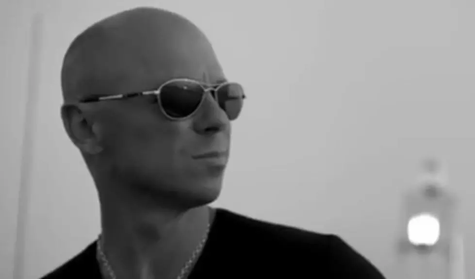 Kenny Chesney &#8216;Come Over&#8217; Video is Steamy and Sexy [VIDEO]