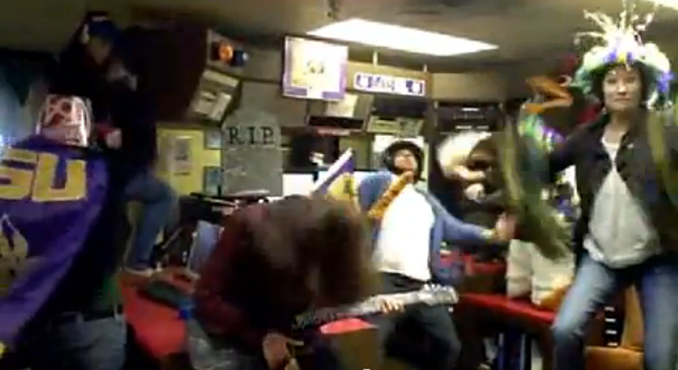 Kiss Country 93-7 Does the Harlem Shake!