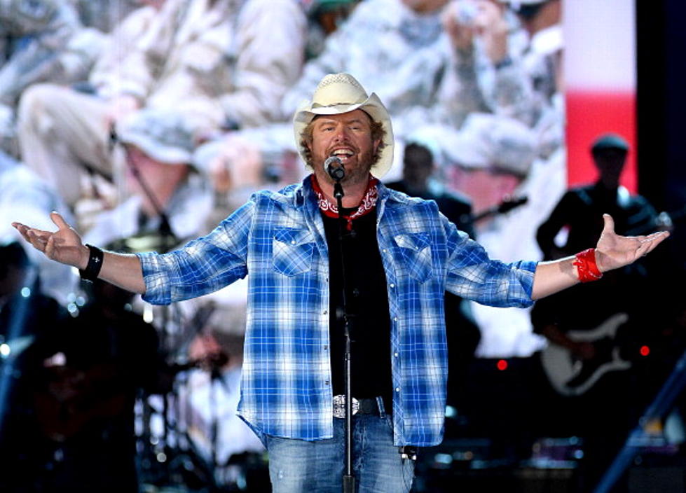 Toby Keith Reportedly Drunk on Stage at His Show