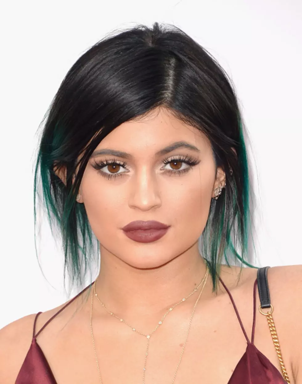 The Kylie Jenner Lip Challenge, the Queen has Left + More [VIDEO]