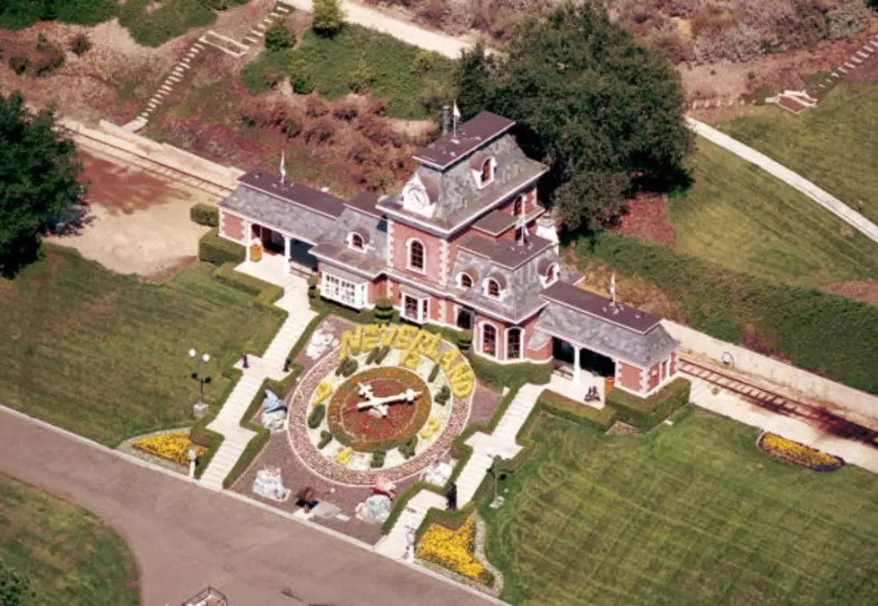 Neverland Ranch for Sale, Kylie Jenner Graduates + More