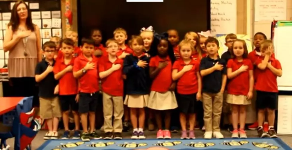Mrs. Griffith&#8217;s 1st Grade at N. Desoto Lead us in Pledge [VIDEO]