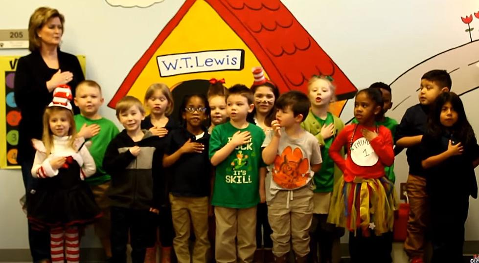 Mrs. Head&#8217;s Kindergarten at WT Lewis Recites Pledge [VIDEO]
