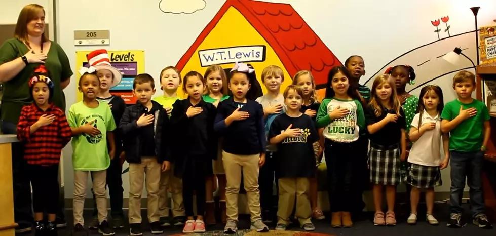 Mrs. Reed&#8217;s Kindergarten at WT Lewis Recite Pledge [VIDEO]
