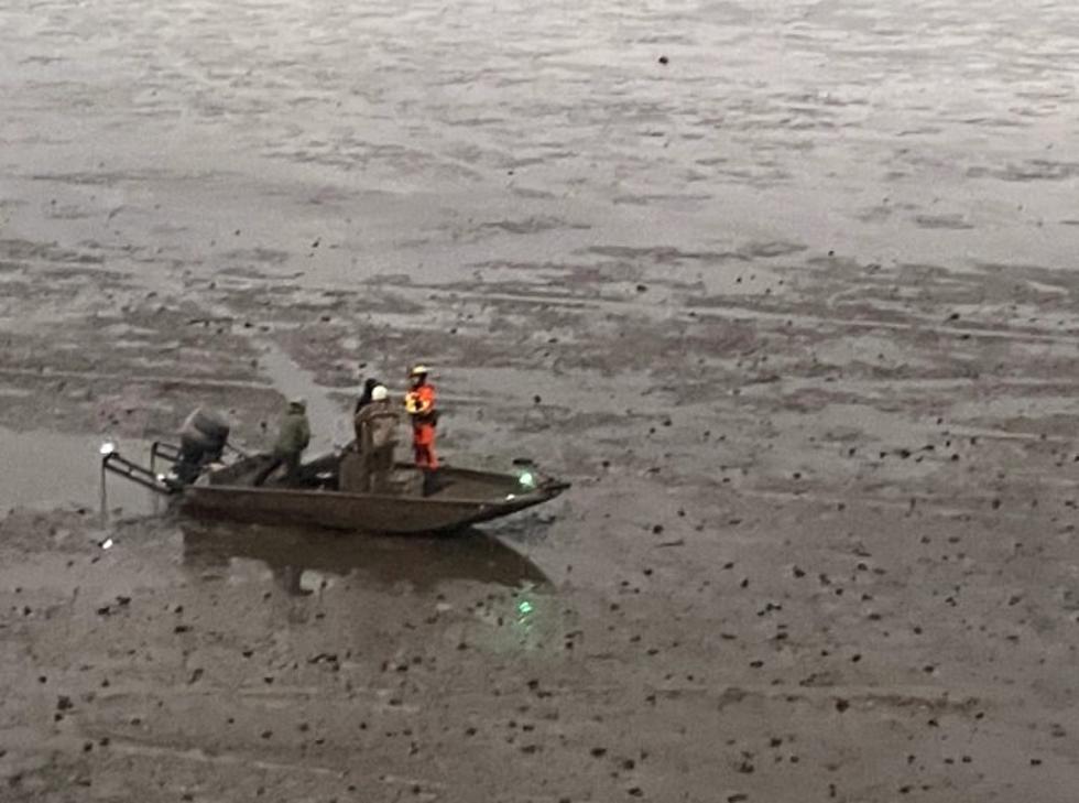 After Water Suddenly Vanishes, 3 Louisiana Boaters Have to Be Rescued