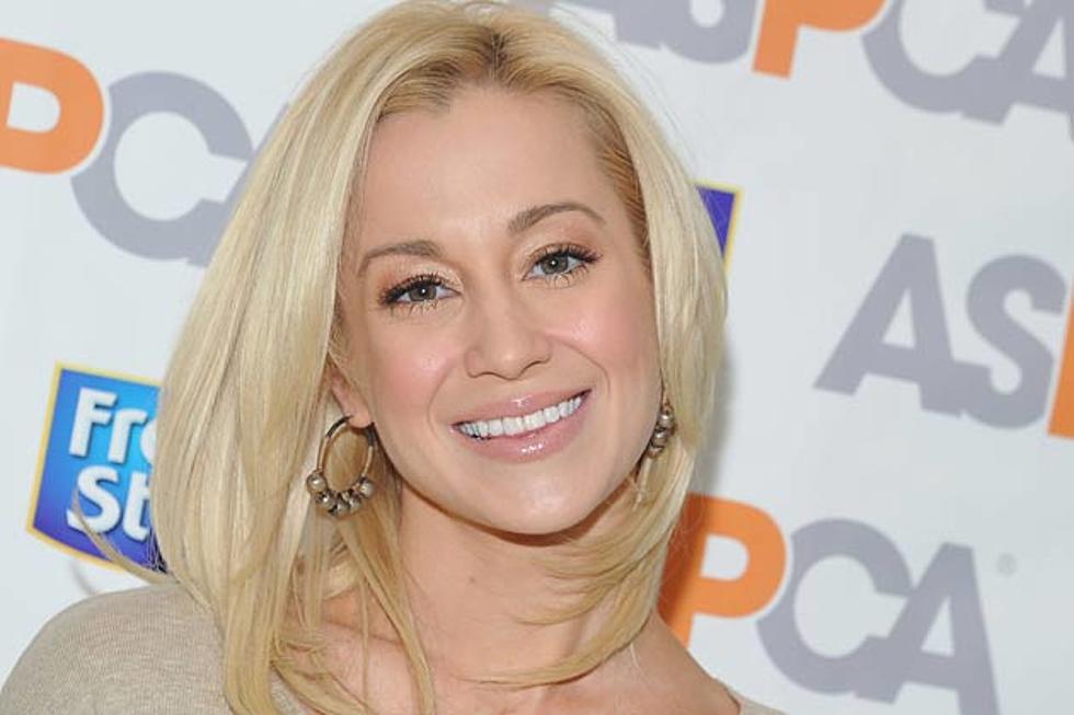 Kellie Pickler Brings Moonshine and Music to ‘Ellen’