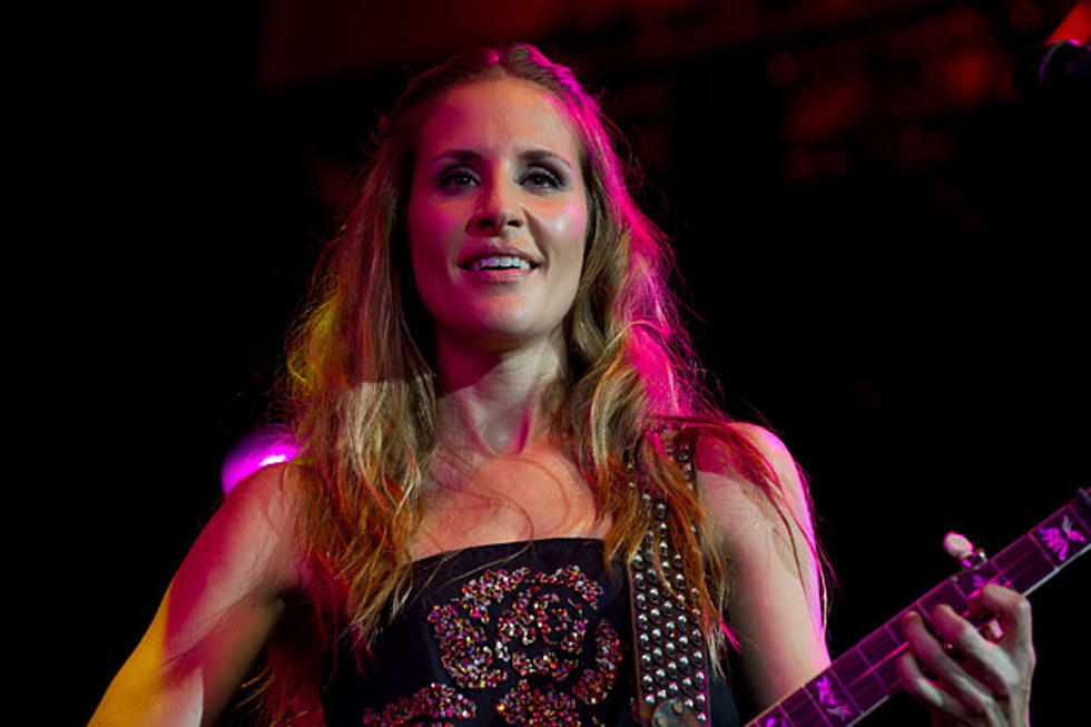 Dixie Chicks’ Emily Robison Welcomes Baby Girl