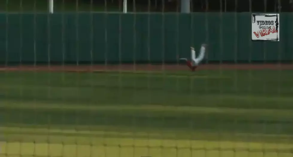 College Baseball Player Brett Williams Makes One of the Most Awesome Catches Ever [VIDEO]