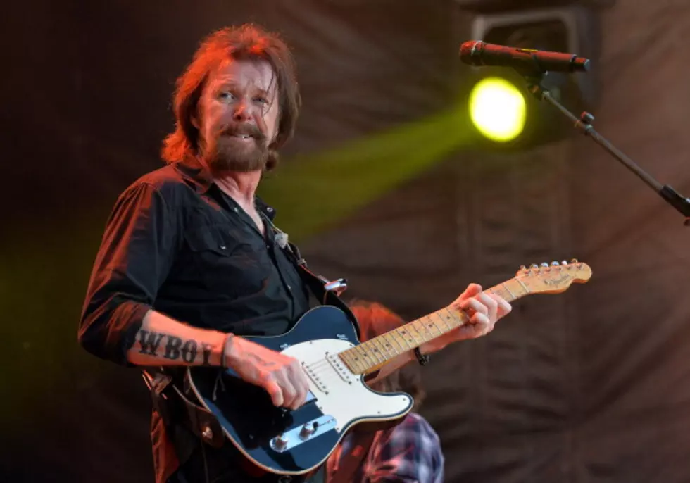 Ronnie Dunn Next to Challenge Scotty McCreery on the Daily Duel