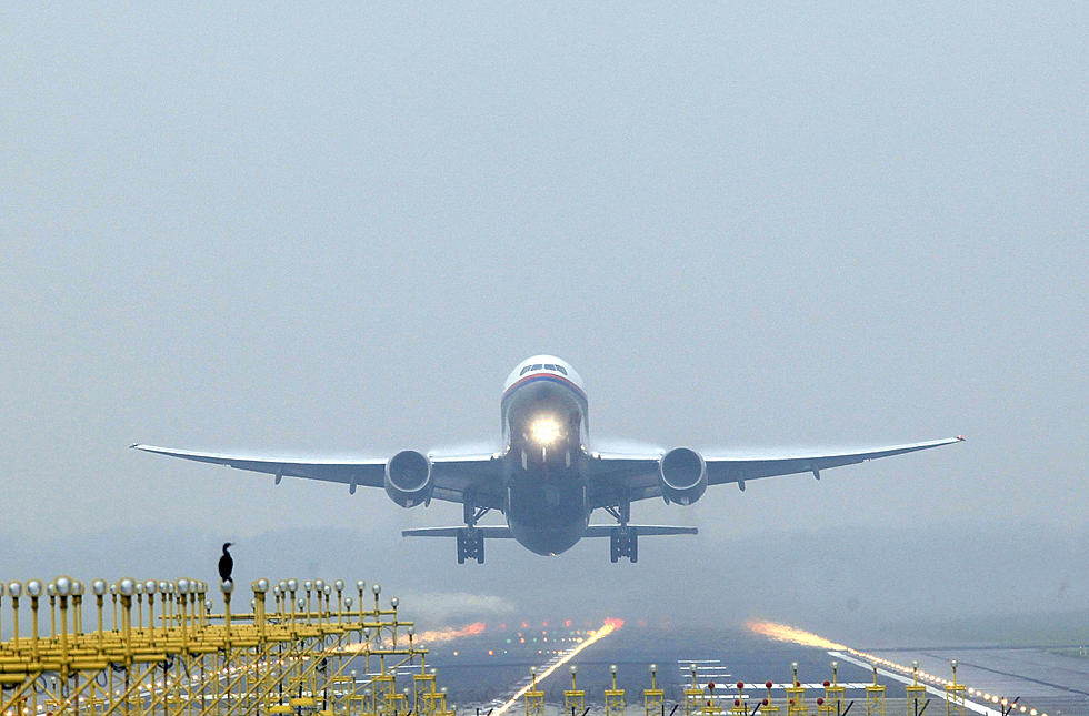 3 Ways to Waste Time in an Airport