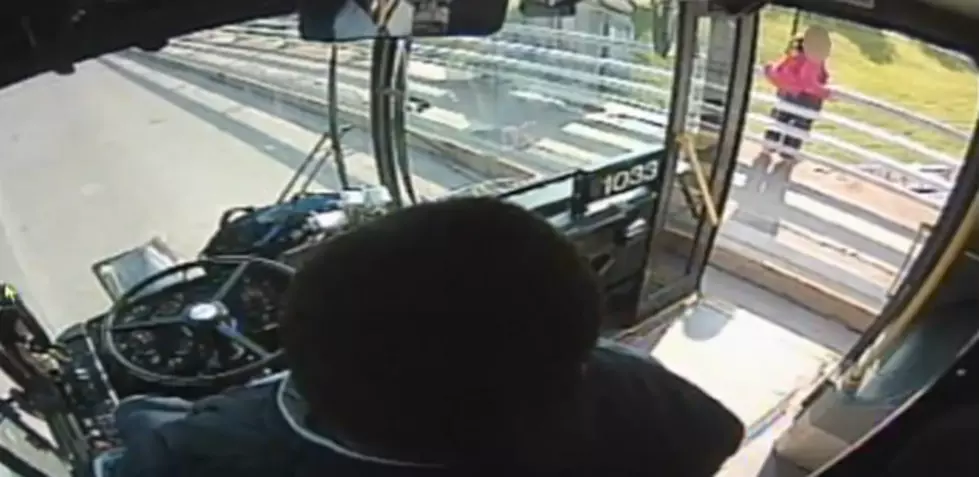 Bus Driver Talks Woman Out of Jumping Off Bridge [VIDEO]