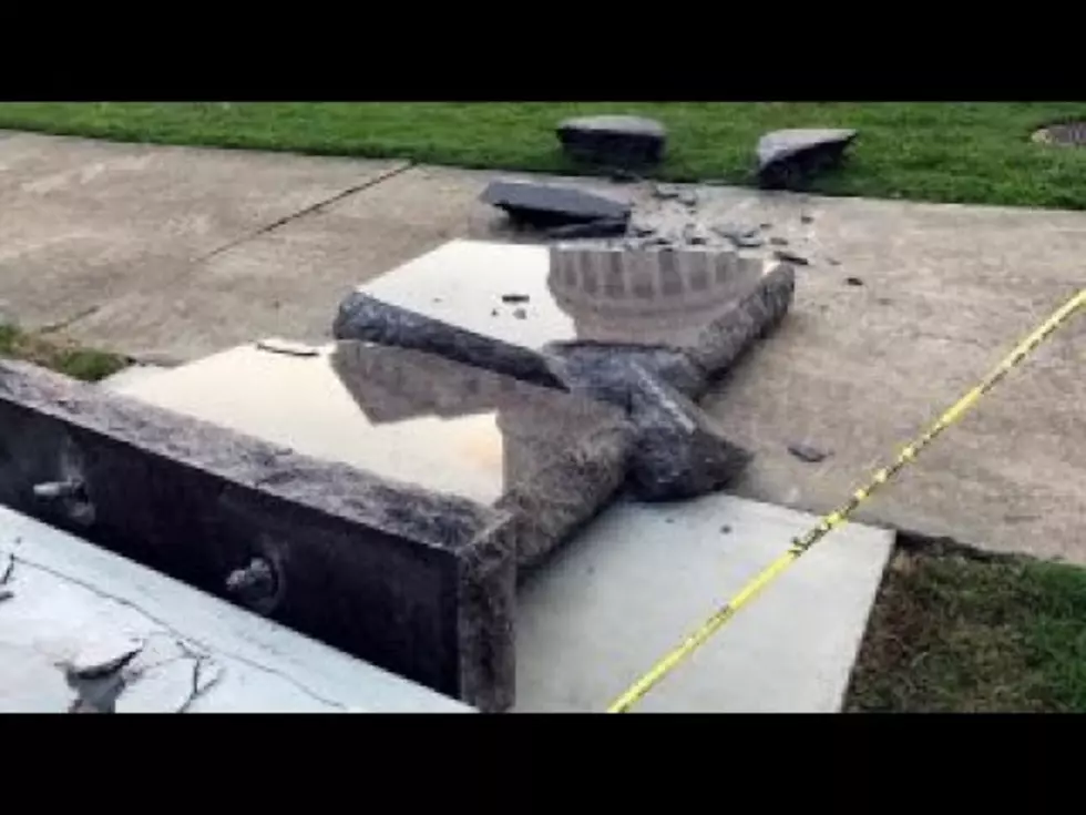Man Live Streams His Car Crashing Into Ten Commandments Monument in Arkansas