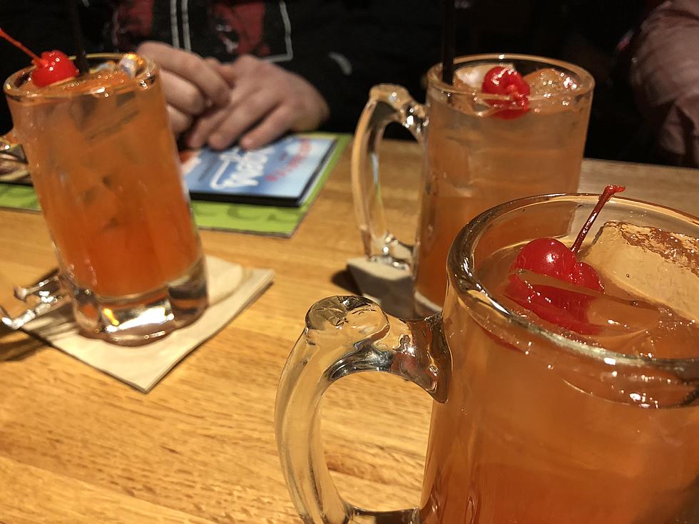We Try the $1 Bahama Mama at Applebees in Tyler