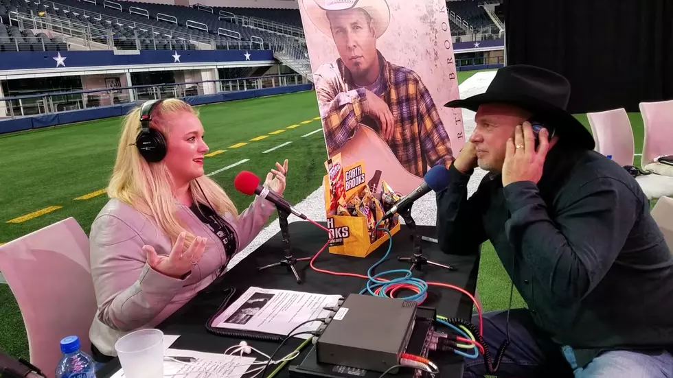 Throwback Thursday: Carsen Interviews Garth Brooks