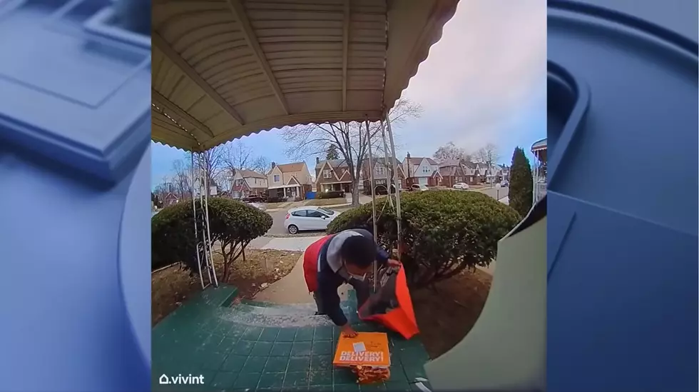 DoorDash Delivery Dude Spills Pizza, Puts Back in Box