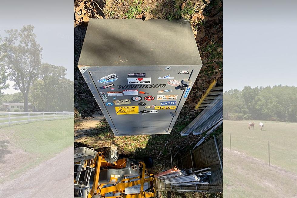 Who Lost Their Gun Safe In the Middle Of A Smith County Road?