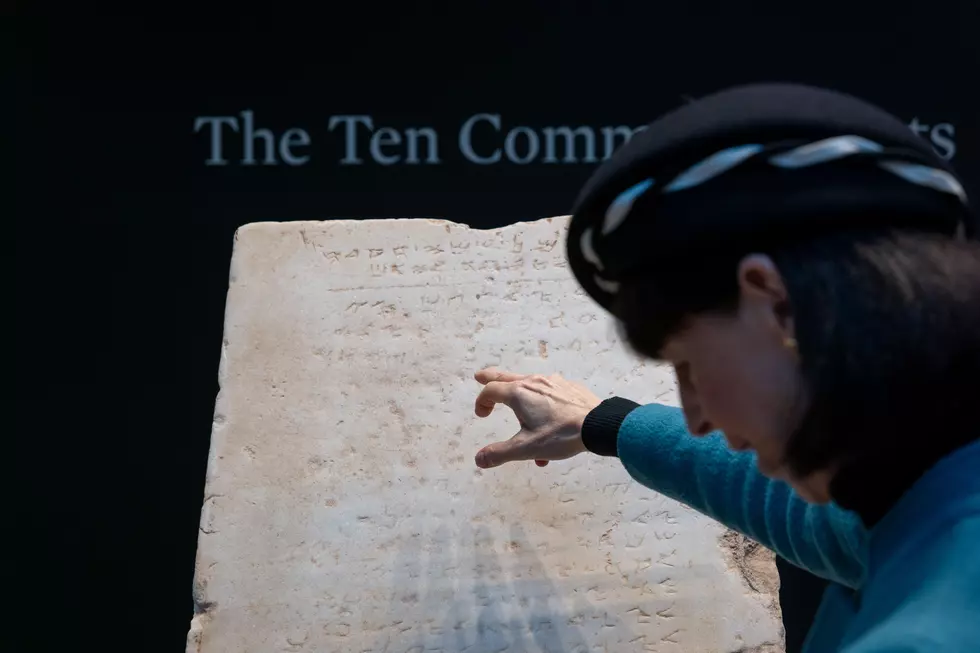 What Does the Texas Ten Commandments Law Require?