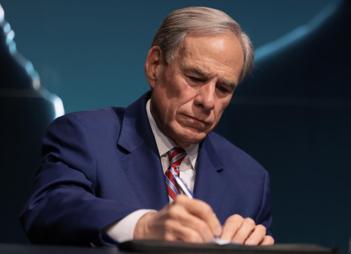 Texas Pauses ERCOT Data Center Projects Pending State Review