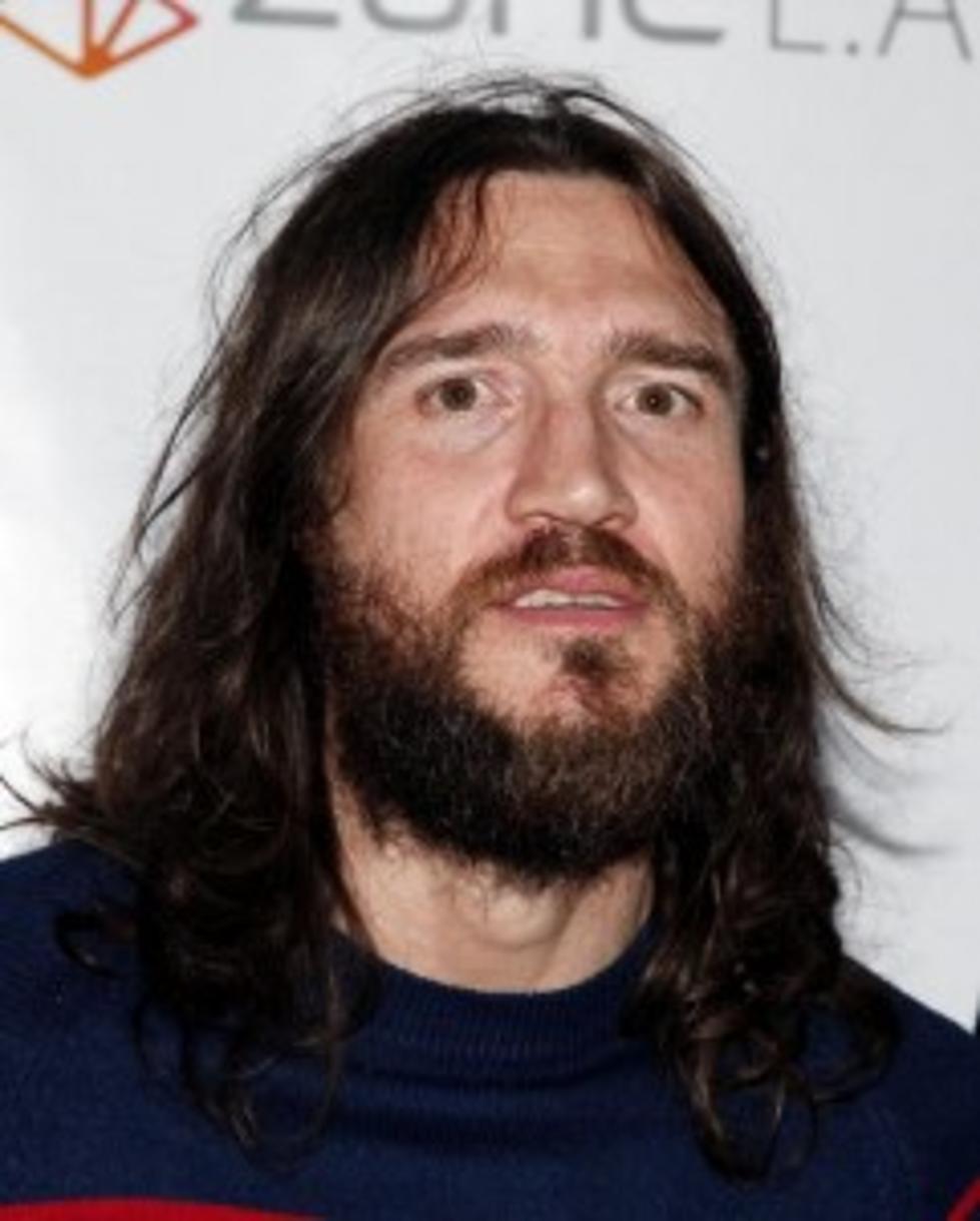 John Frusciante, Ex Red Hot Chili Pepper Guitarist, has Red Hot Stalker? [VIDEO]