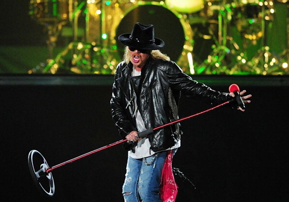 Axl Rose Falls Off Stage [VIDEO]