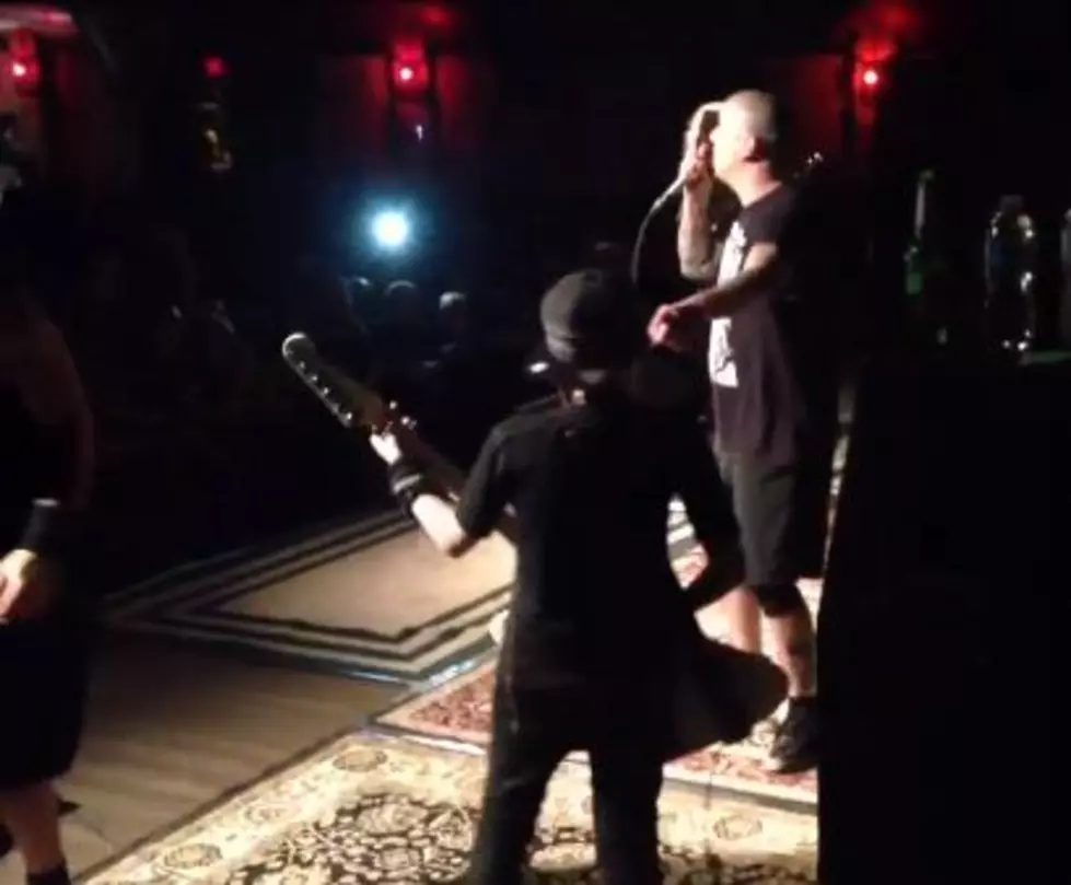 Phil Anselmo Jams &#8220;Walk&#8221; With Terminally Ill Cancer Patient [VIDEO]