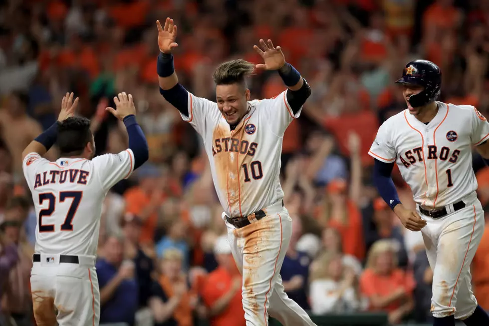 Astros&#8217; Yuli Gurriel Out Up to 6 Weeks After Hand Surgery [Photo]