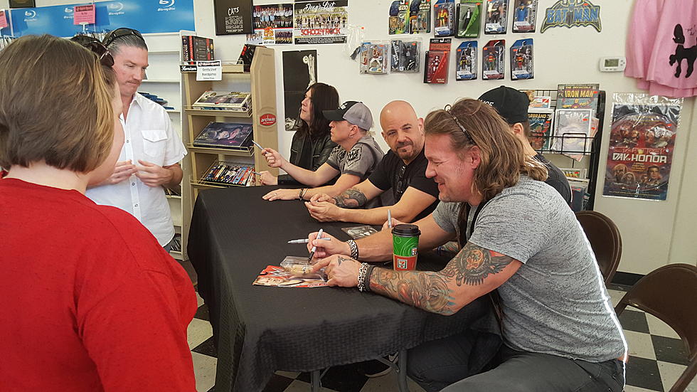 Hundreds Turn Out for Fozzy&#8217;s In-Store Appearance at Ralph&#8217;s Records [Video]