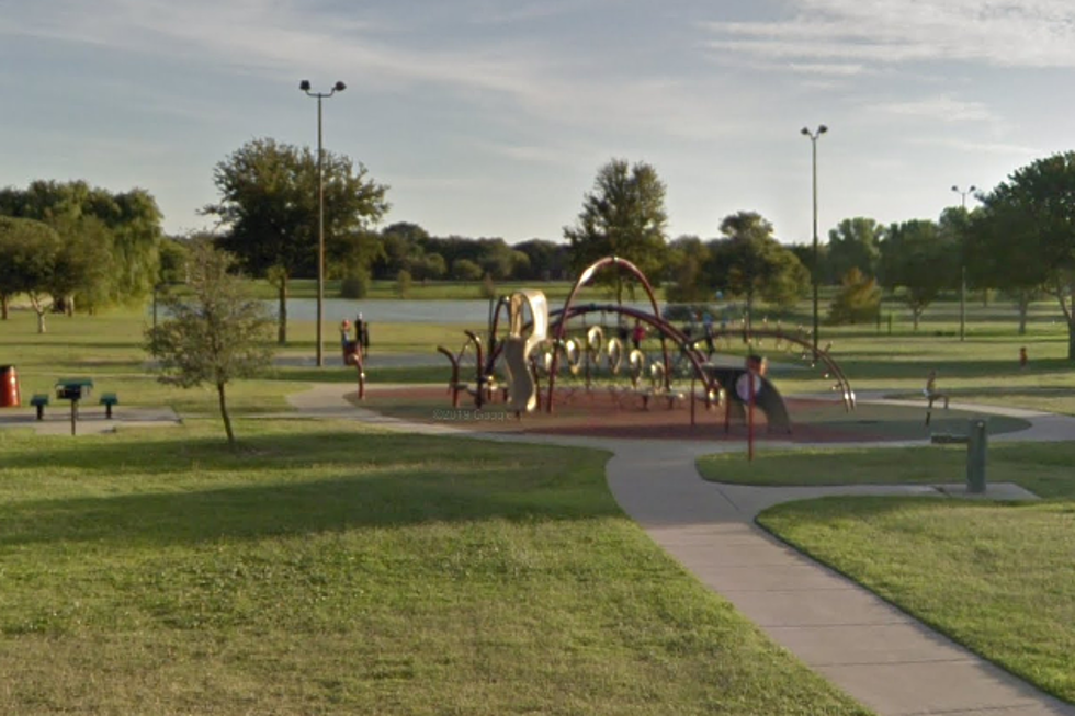 Lubbock Park Creeper Alert: Man Exposes Himself to Kids