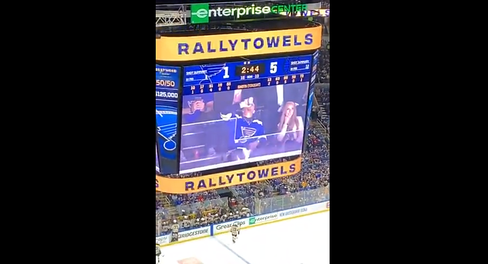 Patrick Mahomes Chugs Beer at Stanley Cup Game