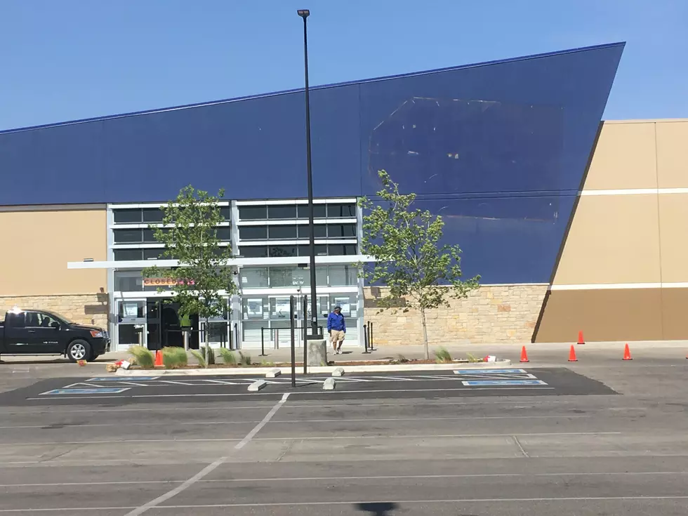 Did Best Buy&#8217;s Sign Really &#8216;Blow Down&#8217; Because of the Wind?