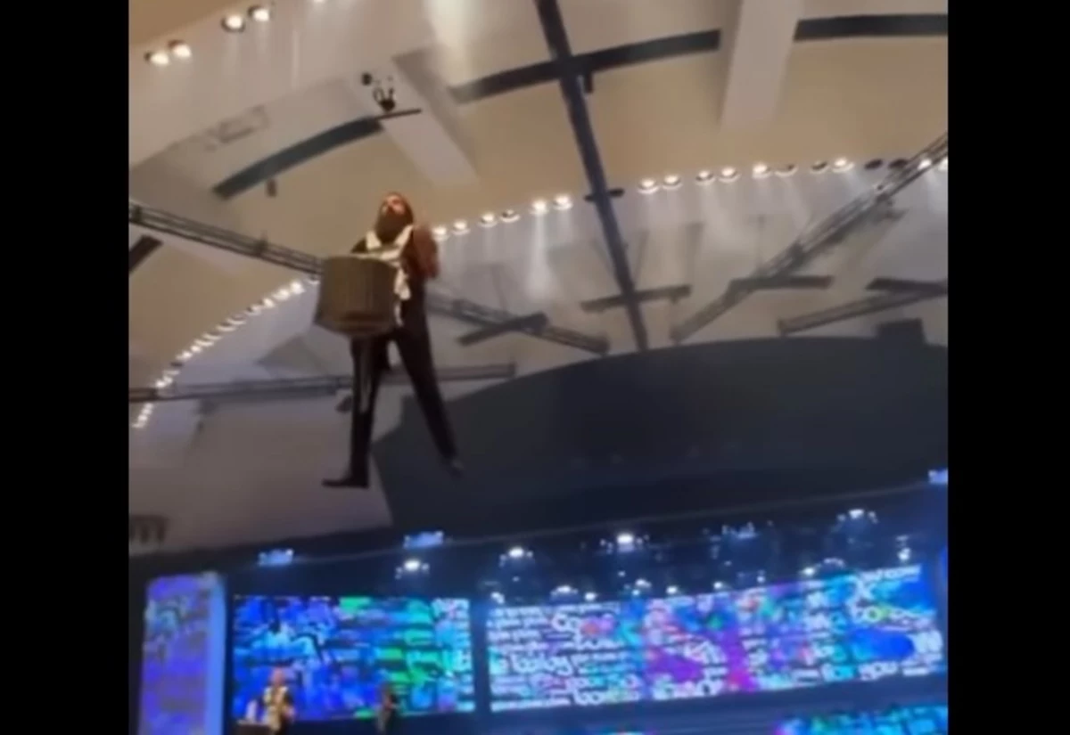 Video: Texas Mega-Church Features Bizarre Christmas Performance With ...
