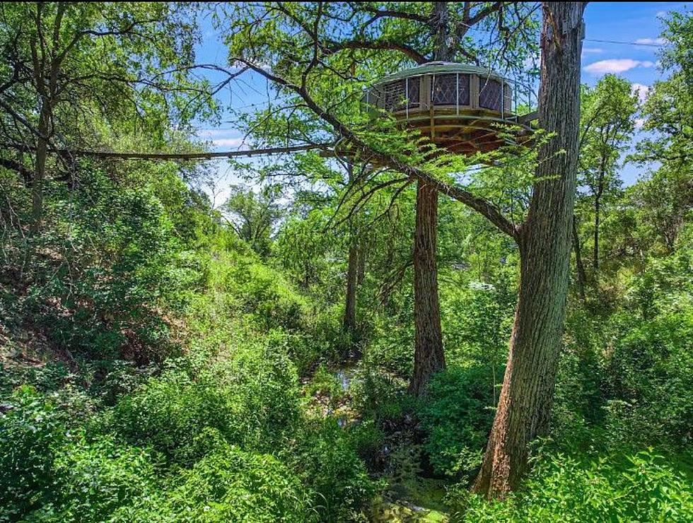 Would You Spend The Night In This Unique Texas Treehouse Loft?