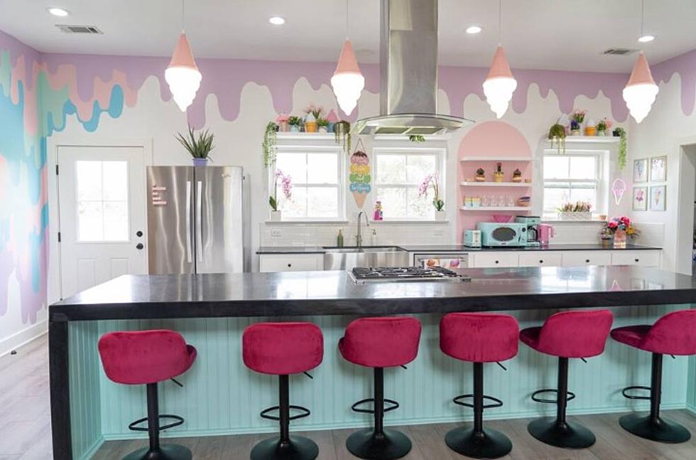 I&#8217;m Obsessed With This Adorable Ice Cream-Themed Waco Rental!