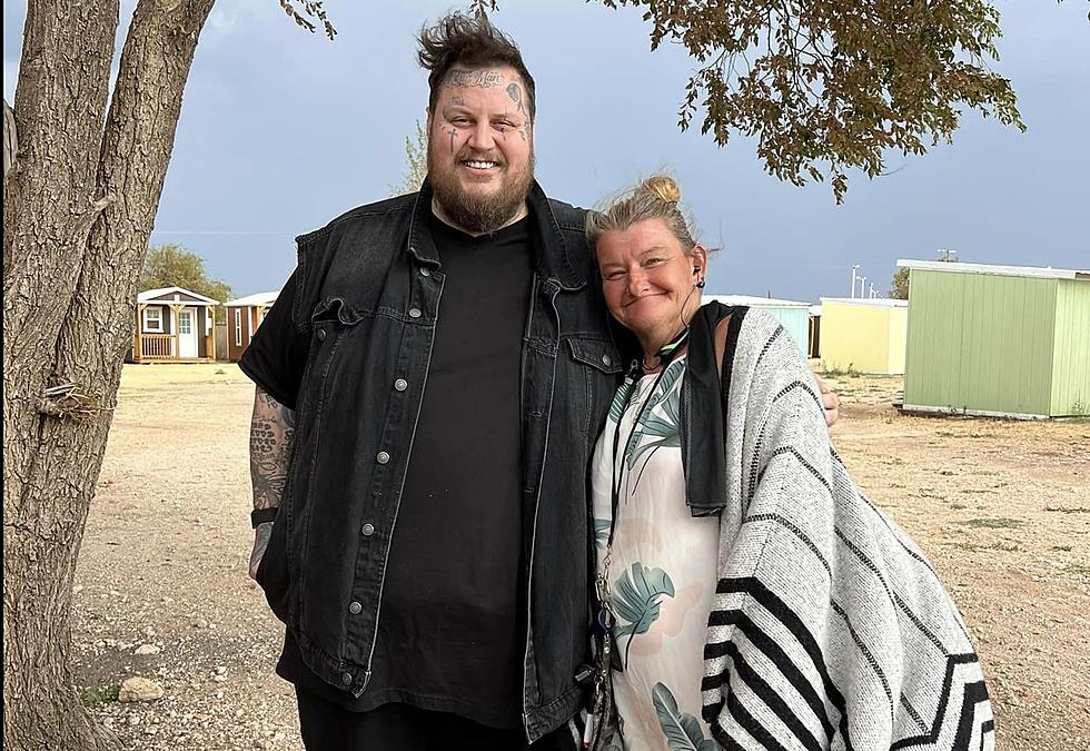 So Sweet! Jellyroll Spends Time Before Concert Helping Lubbock Folks In Need