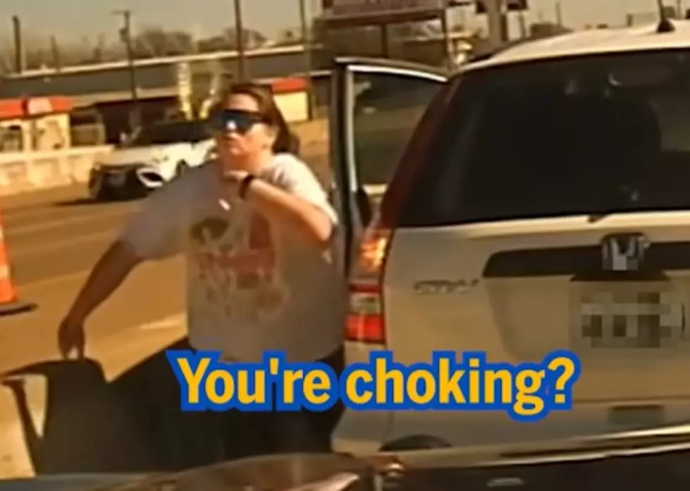 [WATCH] Texas Cop Saves Choking Woman on Highway