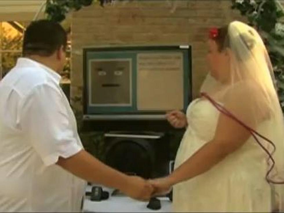 Couple Has Their Wedding Officiated By a Computer [VIDEO]