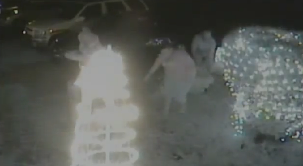 Theives Steal Christmas Decorations from Their Neighbor, Then Put Them in Their Own Yard