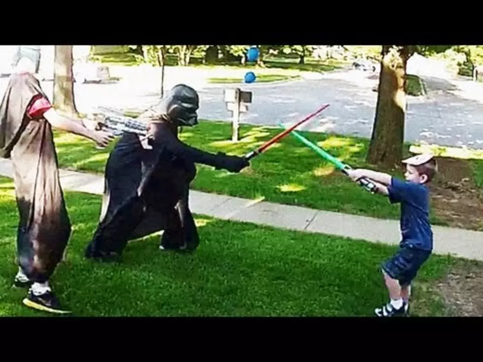 Soldier Dresses as Darth Vader and Surprises Son [VIDEO]